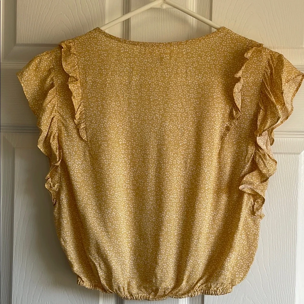 Ivy & Main Ruffle Sleeve Crop Top - Picture 2 of 7